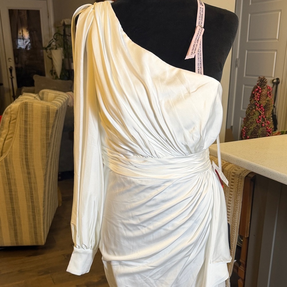 Mac Duggal One-Shoulder white Dress